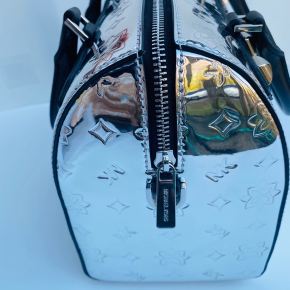 Michael Kors metalic large duffel bag with wallet - Picture 3 of 8